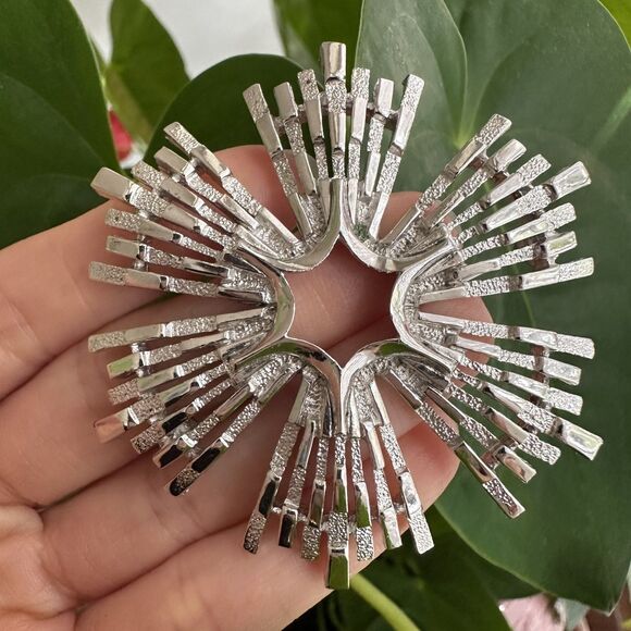 Vintage Crown Trifari Starburst Brooch Pin MCM Silver Tone Statement Jewelry - Picture 1 of 7
